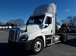 Used 2018 Freightliner Cascadia Detroit DD13 Semi Truck for sale #764930 - photo 1