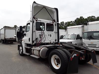 Used 2018 Freightliner Cascadia Detroit DD13 Semi Truck for sale #769179 - photo 2