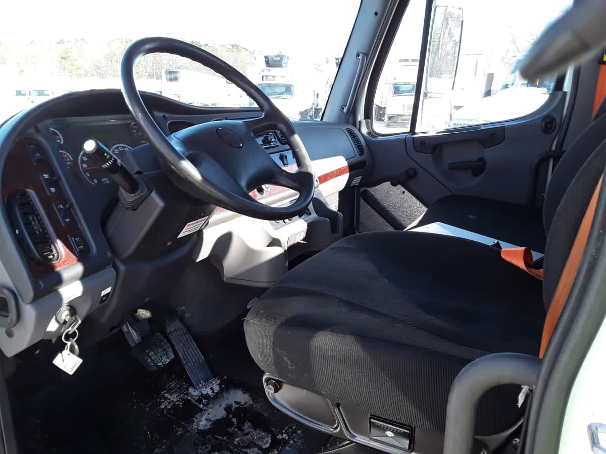 Used 2019 Freightliner M2 106 - photo 9