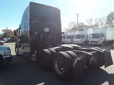 Used 2018 Freightliner Cascadia Detroit Diesel DD15 Semi Truck with Sleeper Cab for sale #786937 - photo 2