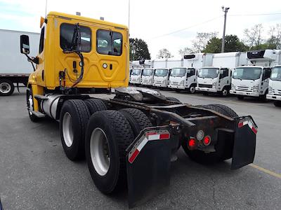 Used 2018 Freightliner Cascadia Detroit Diesel DD15 Semi Truck for sale #787176 - photo 2