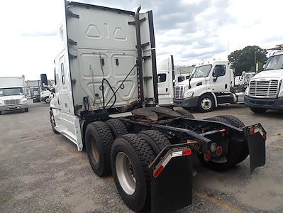 Used 2019 Freightliner Cascadia Detroit Diesel DD15 Semi Truck with Sleeper Cab for sale #806097 - photo 2