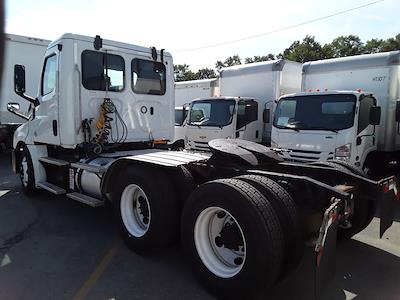 Used 2019 Freightliner Cascadia Detroit DD13 Semi Truck for sale #813079 - photo 2