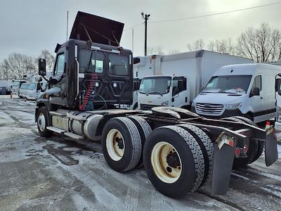 Used 2019 Freightliner Cascadia Detroit DD13 Semi Truck for sale #829330 - photo 2