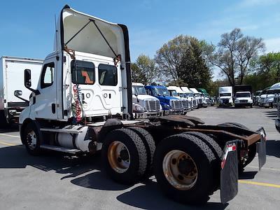 Used 2019 Freightliner Cascadia - photo 1