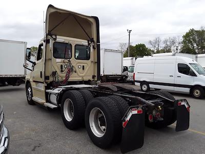 Used 2020 Freightliner Cascadia Detroit Diesel DD15 Semi Truck for sale #896311 - photo 2