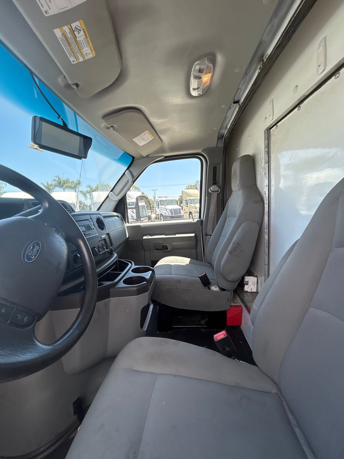 Used 2019 Ford E-450 - photo 9