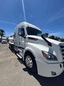 Used 2020 Freightliner Cascadia Sleeper Cab Flatbed Truck for sale #293139 - photo 1