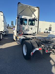 Used 2017 Freightliner Cascadia Detroit DD13 Semi Truck for sale #665084 - photo 2