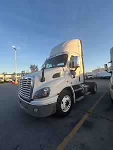 Used 2017 Freightliner Cascadia Detroit DD13 Semi Truck for sale #665090 - photo 1