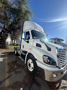 Used 2017 Freightliner Cascadia Detroit DD13 Semi Truck for sale #665092 - photo 1