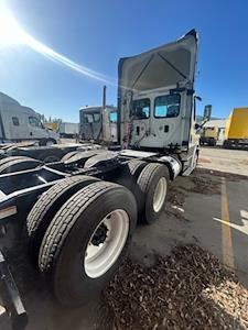 Used 2017 Freightliner Cascadia Detroit DD13 Semi Truck for sale #665092 - photo 2