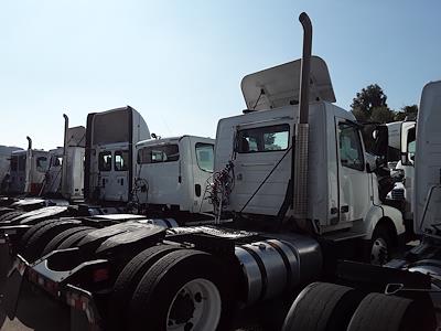 Used 2017 Volvo VNM Volvo D13 Semi Truck for sale #665151 - photo 2