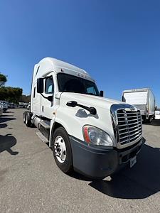 Used 2018 Freightliner Cascadia Cummins X15 Semi Truck with Sleeper Cab for sale #764148 - photo 1