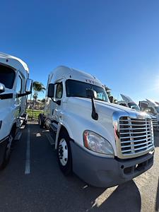 Used 2018 Freightliner Cascadia Cummins X15 Semi Truck with Sleeper Cab for sale #764149 - photo 1