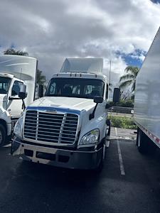 Used 2018 Freightliner Cascadia - photo 1