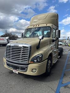 Used 2019 Freightliner Cascadia - photo 1