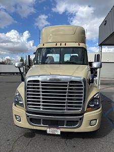 Used 2019 Freightliner Cascadia - photo 1