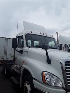 Used 2018 Freightliner Cascadia Detroit Diesel DD15 Semi Truck for sale #684853 - photo 1
