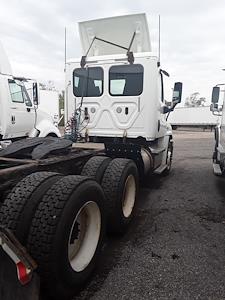 Used 2018 Freightliner Cascadia Detroit Diesel DD15 Semi Truck for sale #684853 - photo 2