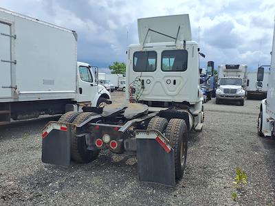 Used 2018 Freightliner Cascadia Detroit DD13 Semi Truck for sale #763015 - photo 2