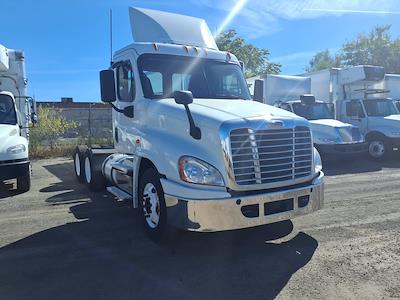 Used 2018 Freightliner Cascadia Detroit DD13 Semi Truck for sale #803904 - photo 1