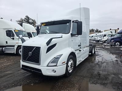 Used 2020 Volvo VNR - photo 1