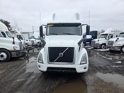 Used 2020 Volvo VNR - photo 1