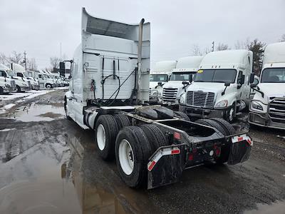 Used 2020 Volvo VNR - photo 1