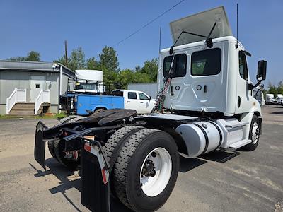 Used 2020 Freightliner Cascadia Detroit DD13 Semi Truck for sale #278456 - photo 2