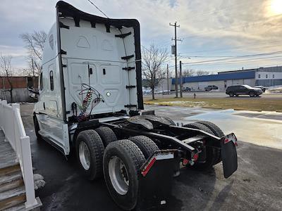 Used 2022 Freightliner Cascadia Detroit Diesel DD15 Semi Truck with Sleeper Cab for sale #531453 - photo 2