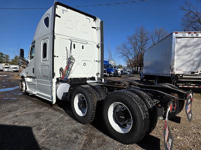 Used 2021 Freightliner Cascadia Detroit Diesel DD15 Semi Truck with Sleeper Cab for sale #544128 - photo 2