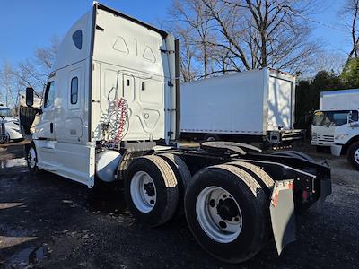 Used 2022 Freightliner Cascadia Detroit Diesel DD15 Semi Truck with Sleeper Cab for sale #549816 - photo 2