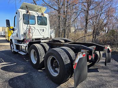 Used 2018 Freightliner Cascadia Detroit Diesel DD15 Semi Truck for sale #744732 - photo 2