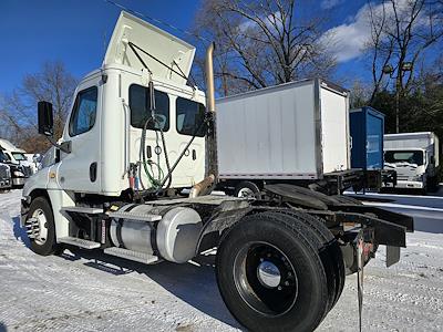 Used 2018 Freightliner Cascadia Detroit DD13 Semi Truck for sale #788976 - photo 2