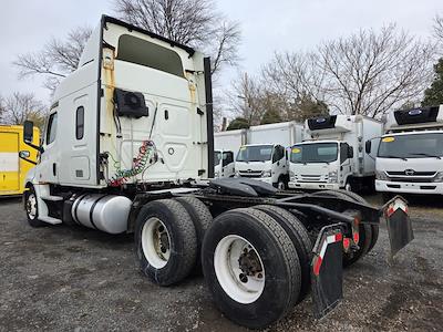 Used 2019 Freightliner Cascadia Detroit Diesel DD15 Semi Truck with Sleeper Cab for sale #807870 - photo 2