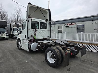 Used 2019 Freightliner Cascadia - photo 1
