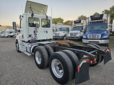 Used 2019 Freightliner Cascadia Detroit Diesel DD15 Semi Truck for sale #808619 - photo 2