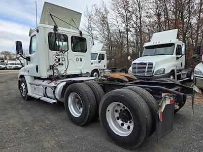 Used 2019 Freightliner Cascadia Detroit Diesel DD15 Semi Truck for sale #808621 - photo 2