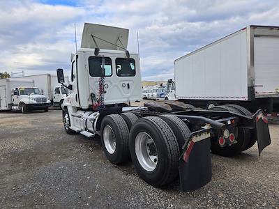Used 2019 Freightliner Cascadia Detroit Diesel DD15 Semi Truck for sale #808624 - photo 2