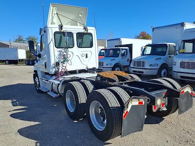 Used 2019 Freightliner Cascadia Detroit Diesel DD15 Semi Truck for sale #808625 - photo 2