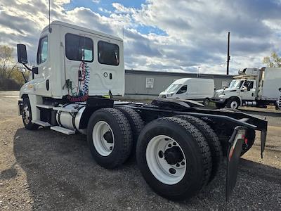 Used 2019 Freightliner Cascadia Detroit Diesel DD15 Semi Truck for sale #809392 - photo 2