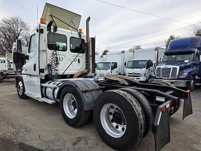 Used 2019 Freightliner Cascadia Cummins X15 Semi Truck for sale #810180 - photo 2