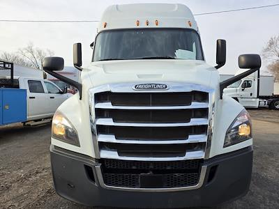 Used 2019 Freightliner Cascadia Detroit Diesel DD15 Semi Truck with Sleeper Cab for sale #811529 - photo 2