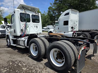 Used 2019 Freightliner Cascadia Detroit DD13 Semi Truck for sale #813590 - photo 2