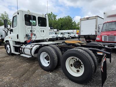 Used 2019 Freightliner Cascadia Detroit DD13 Semi Truck for sale #813603 - photo 2