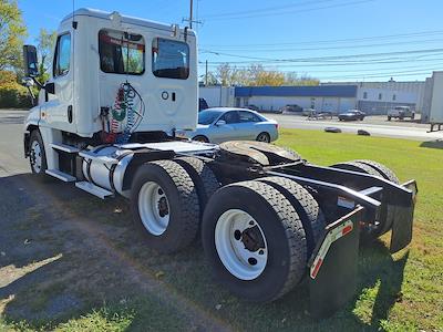 Used 2019 Freightliner Cascadia Detroit DD13 Semi Truck for sale #813780 - photo 2