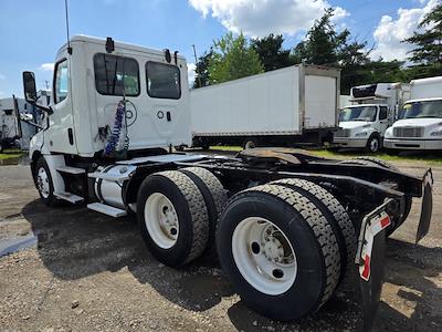 Used 2018 Freightliner Cascadia Detroit DD13 Semi Truck for sale #814653 - photo 2