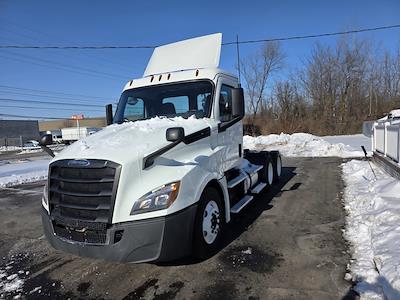 Used 2018 Freightliner Cascadia - photo 1