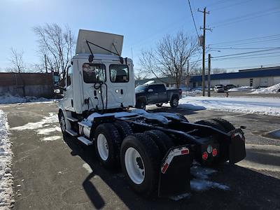 Used 2018 Freightliner Cascadia - photo 1